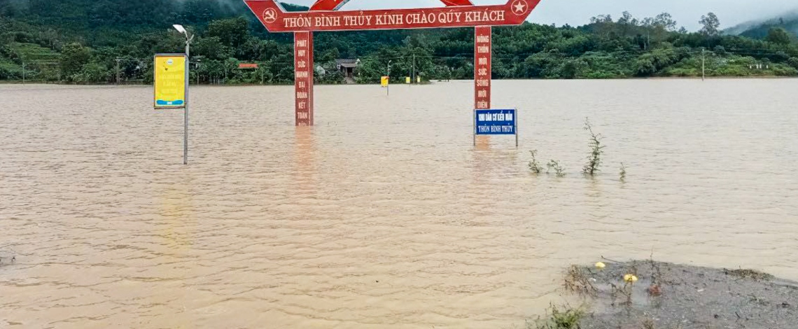 Floods and landslides leave thousands of residents in central region